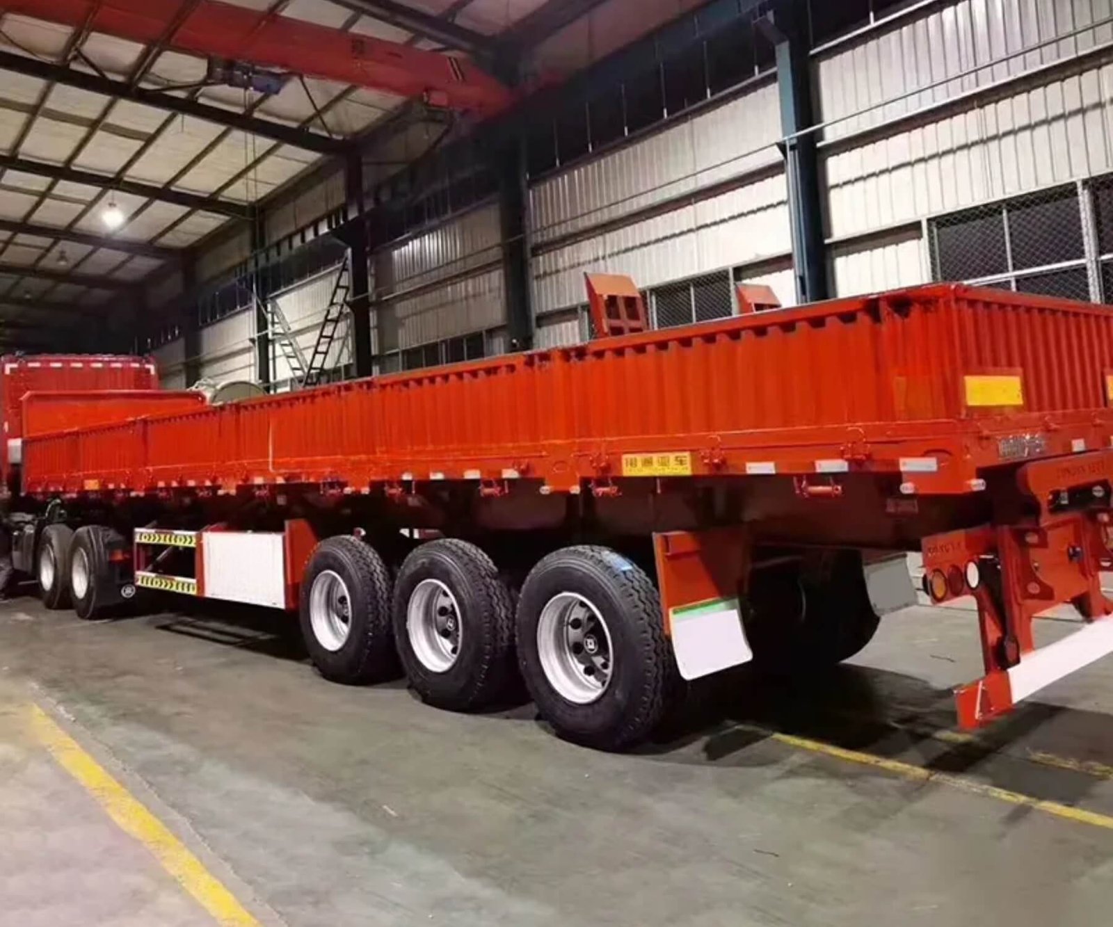 3-Axle 40ft Grain Transport Semi Trailer with Side Walls - Image 3