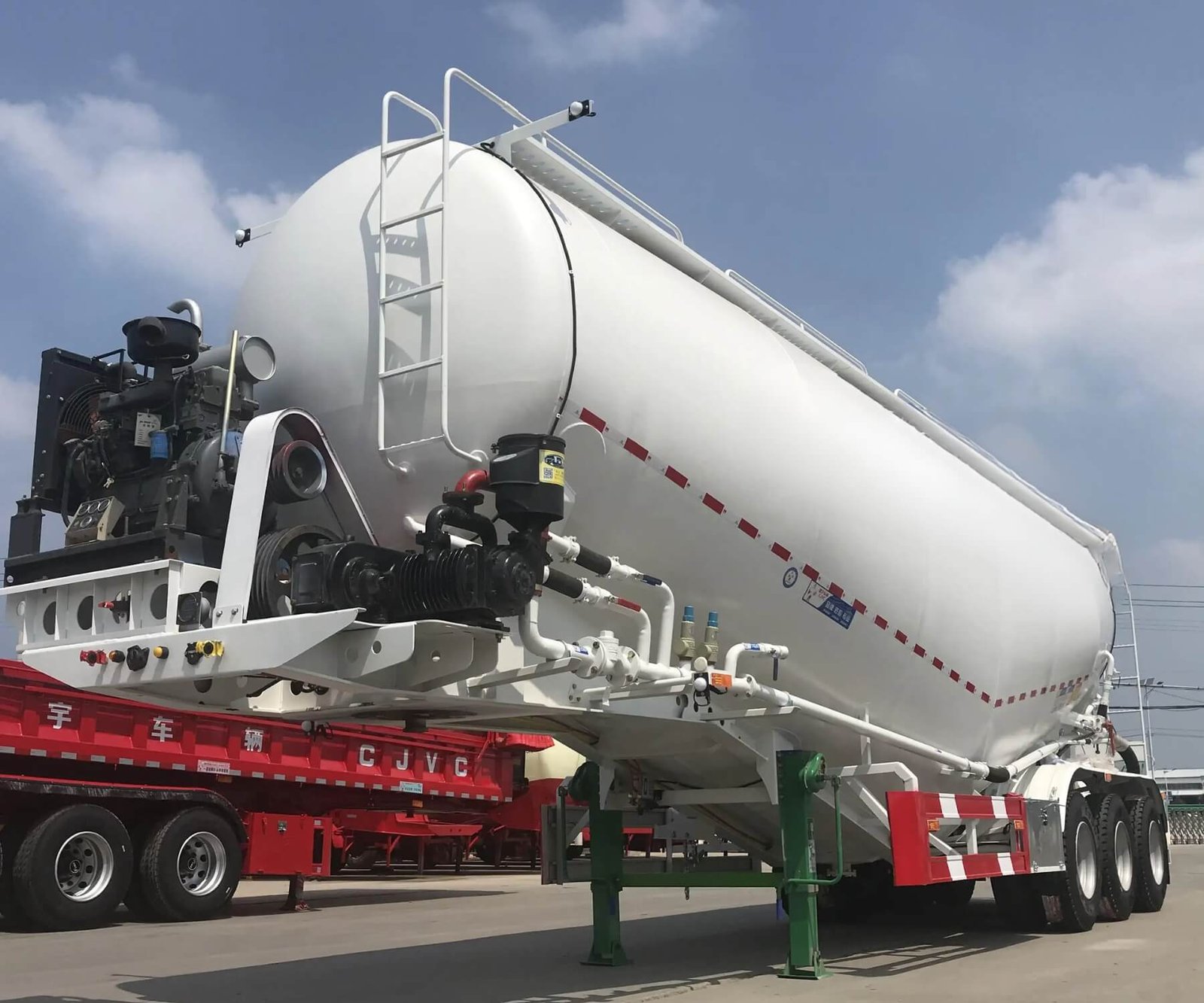 High-Capacity 50T Dry Bulk Cement Tanker Trailer - Image 3