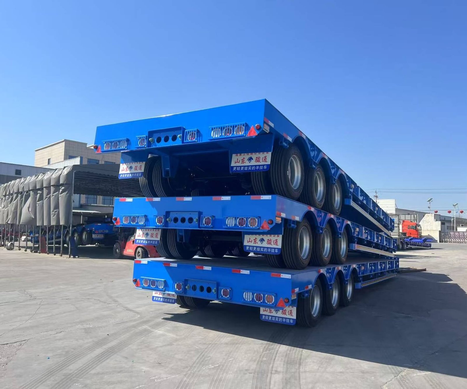 80T Removable Gooseneck Semi Trailer for Heavy Machinery Transport - Image 3