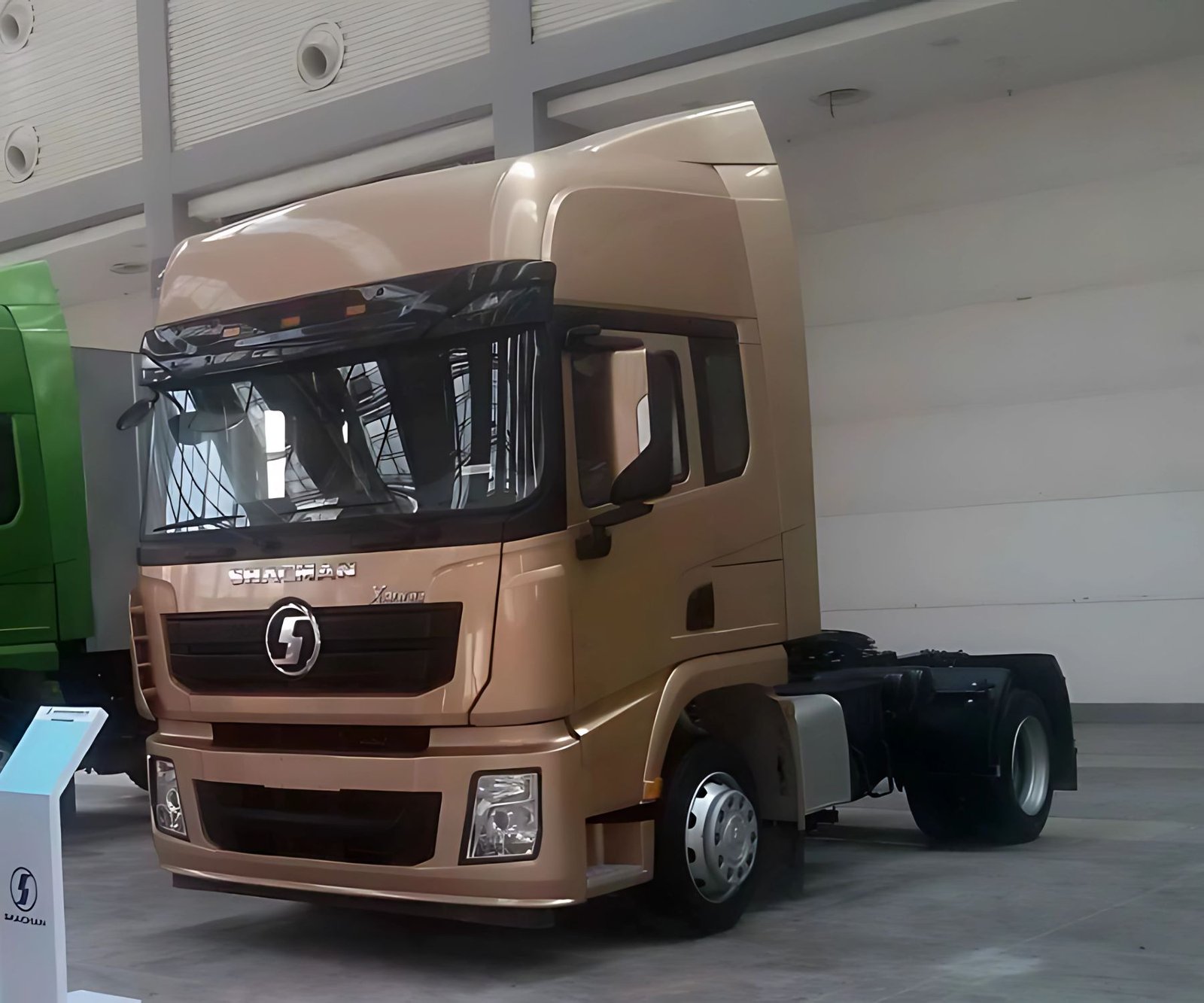 SHACMAN X3000 4×2 Tractor Head 380HP 6Wheels High Roof Cabin - Image 2