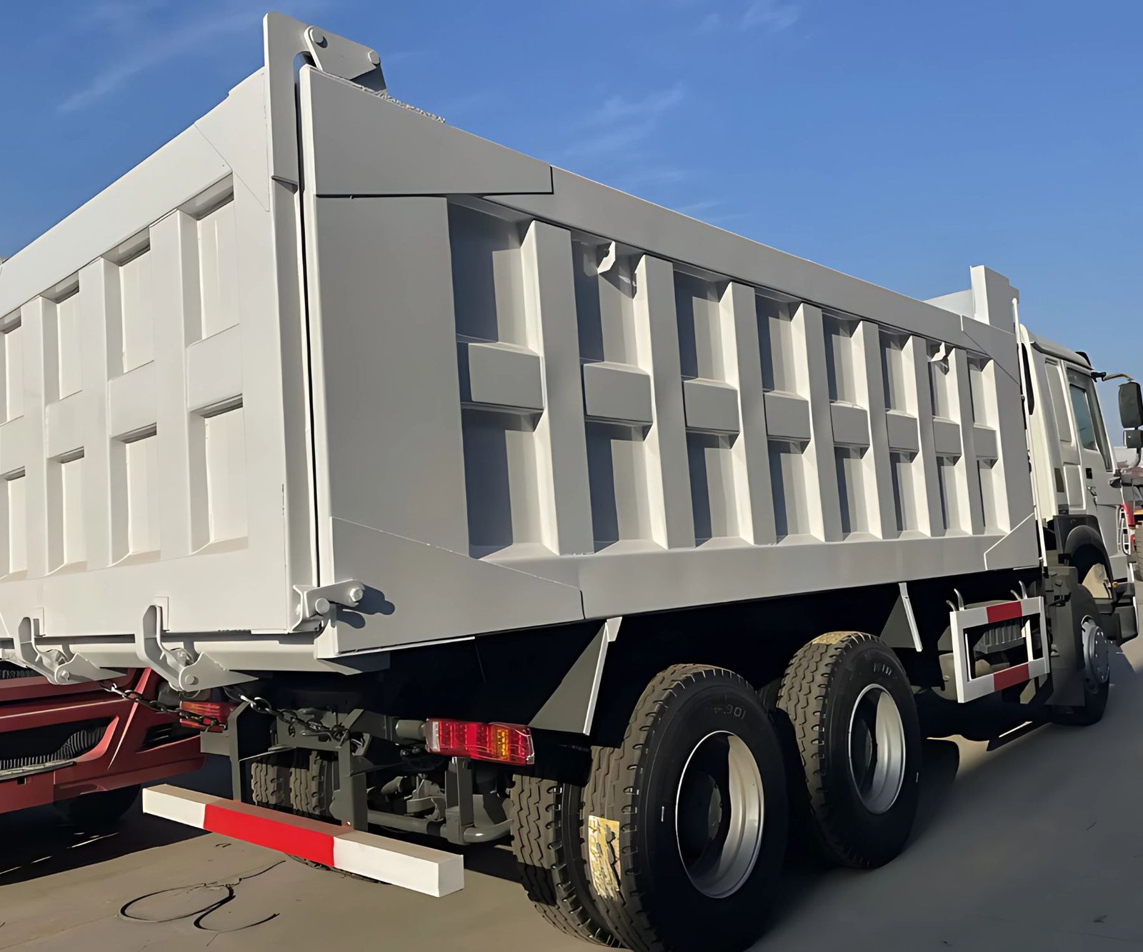 SINOTRUK HOWO 371 HP 6*4 Wheel Drive Truck Tractor - Image 2