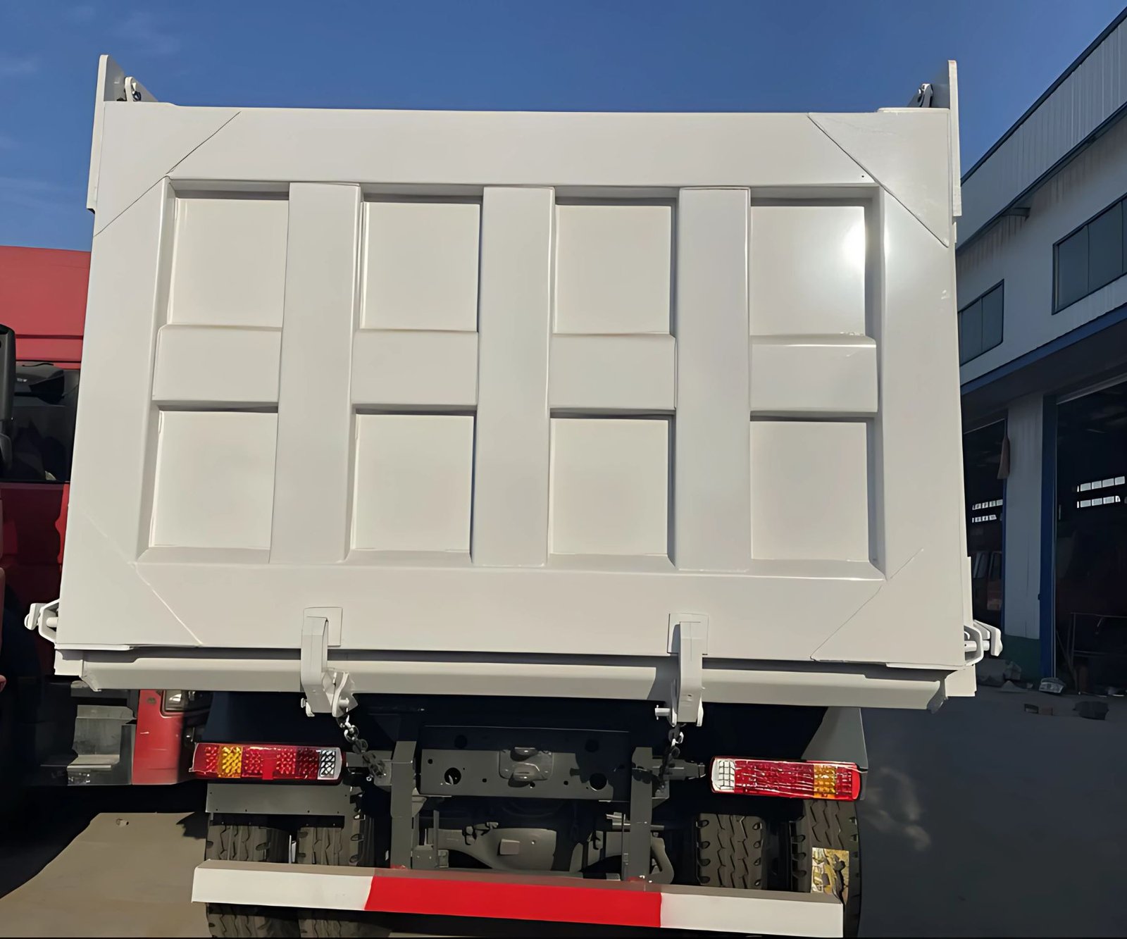 SINOTRUK HOWO 371 HP 6*4 Wheel Drive Truck Tractor - Image 3